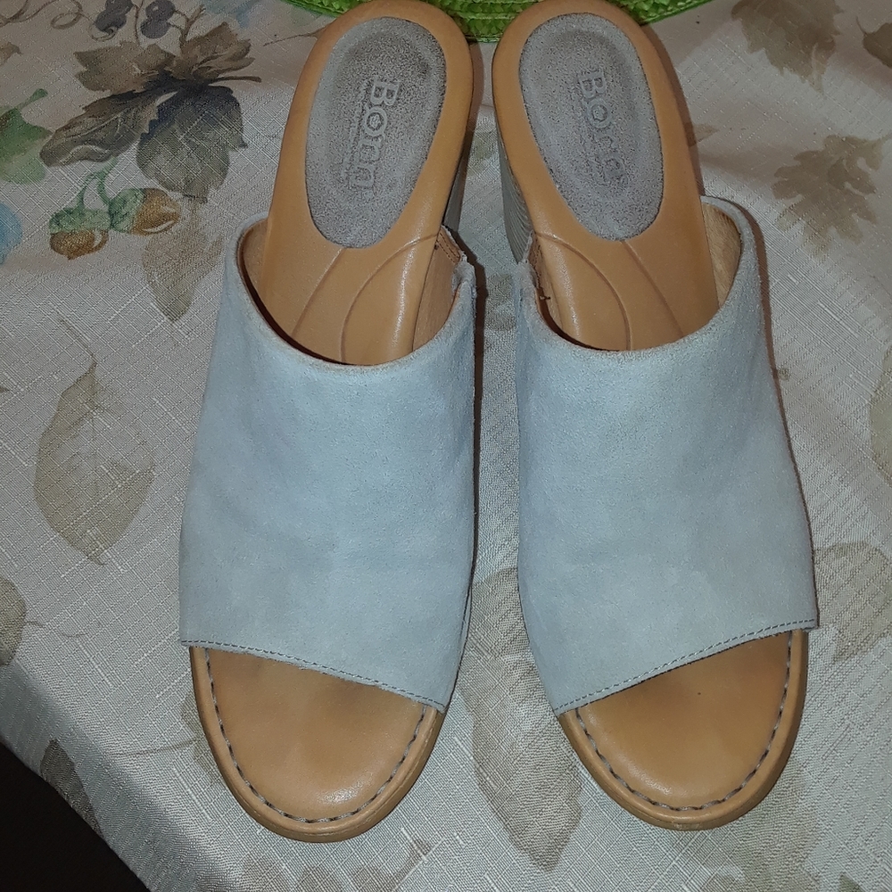 Ladies sz 11☆Born☆•Slip on Sandals